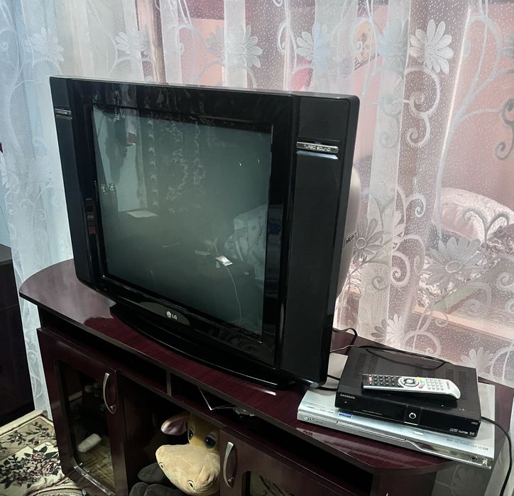Телевизор LG диагональ 68, тюнер и DVDплеер