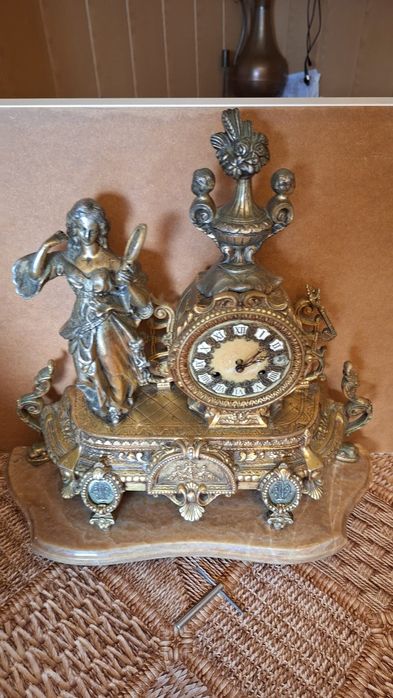 Ceas mecanic semineu