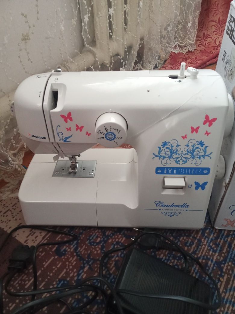 Продам швейную машинку
