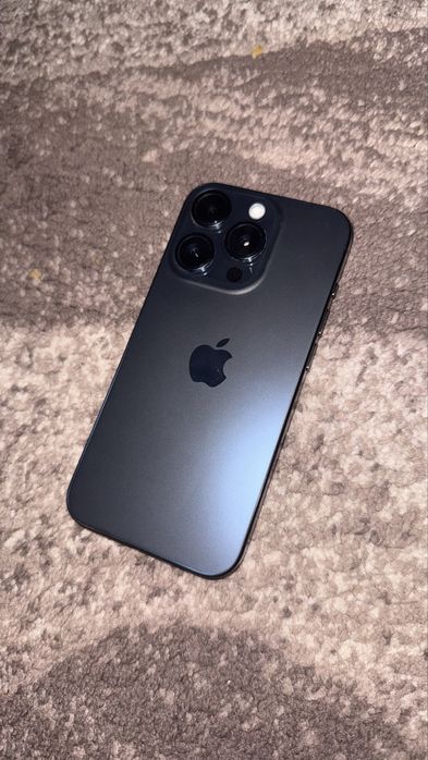 Iphone 16pro 256gb черный (акб 100%, 200циклов зарядкий)