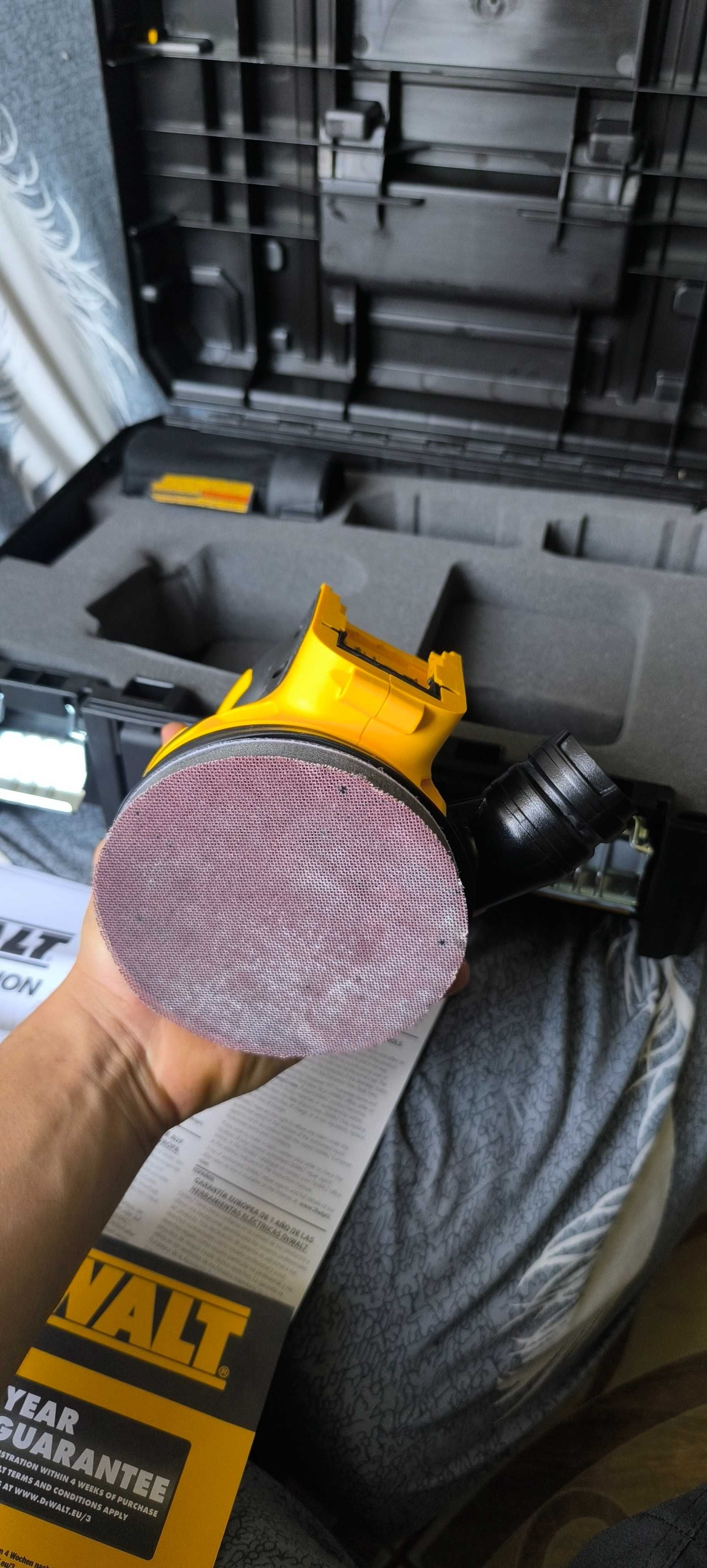 Эксцентричен шлайф DeWALT DCW210