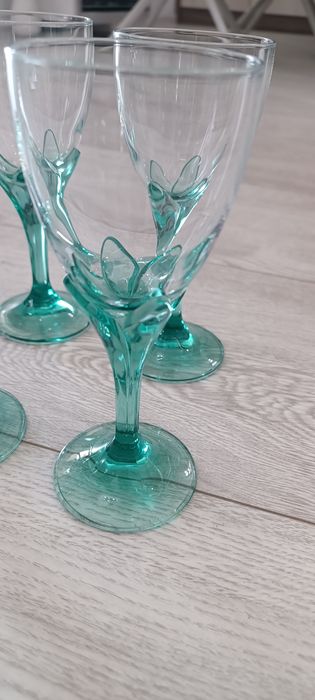 Красиви чаши за вино