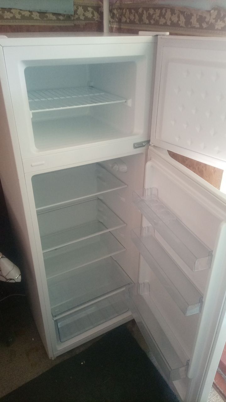 Срочно продаётся холодильник PREMIER