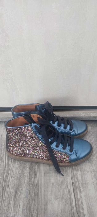 Тотална разпродажба на маратонки