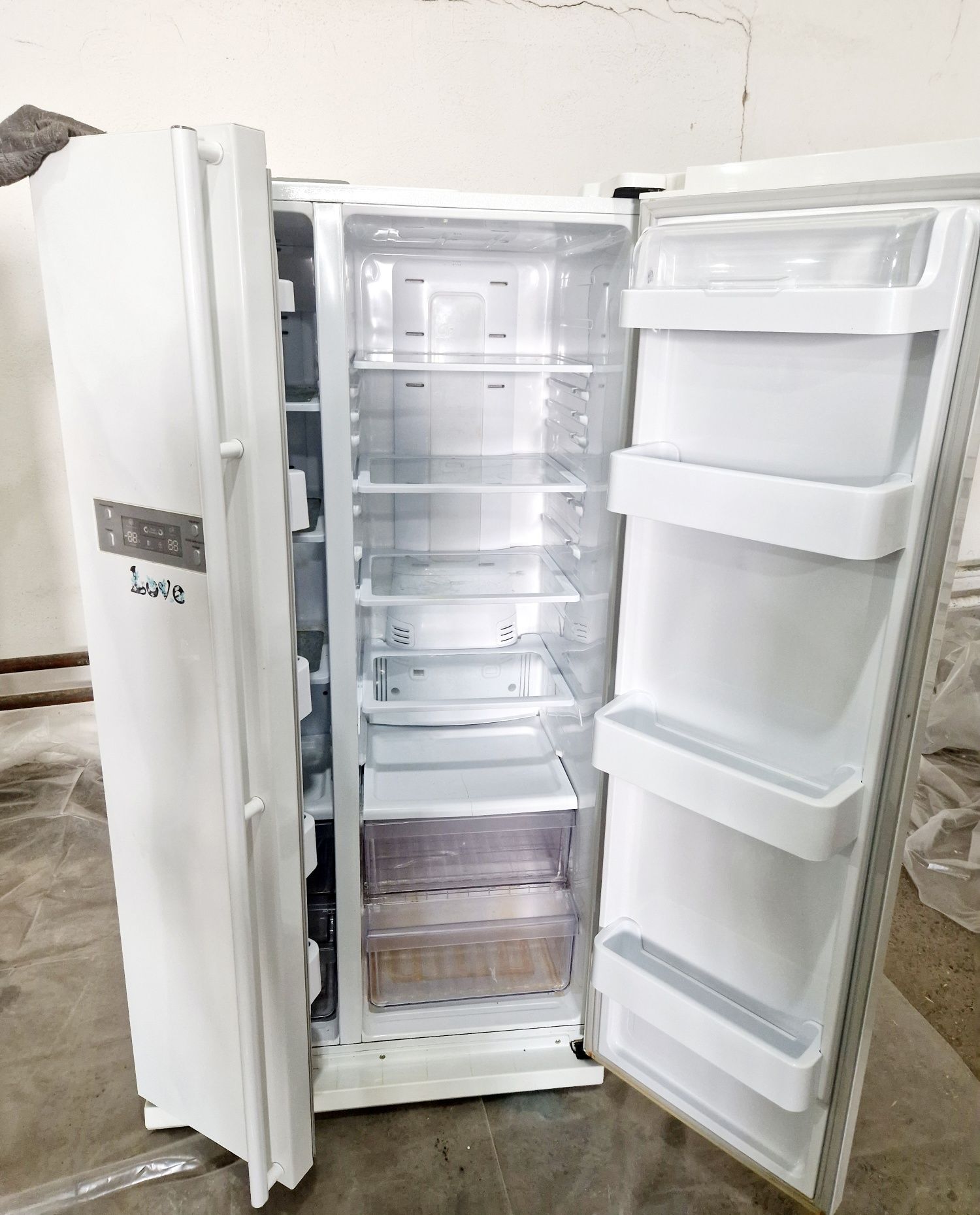 Холодильник  двухкамерный самсунг б/у, в хорошем состоянии.