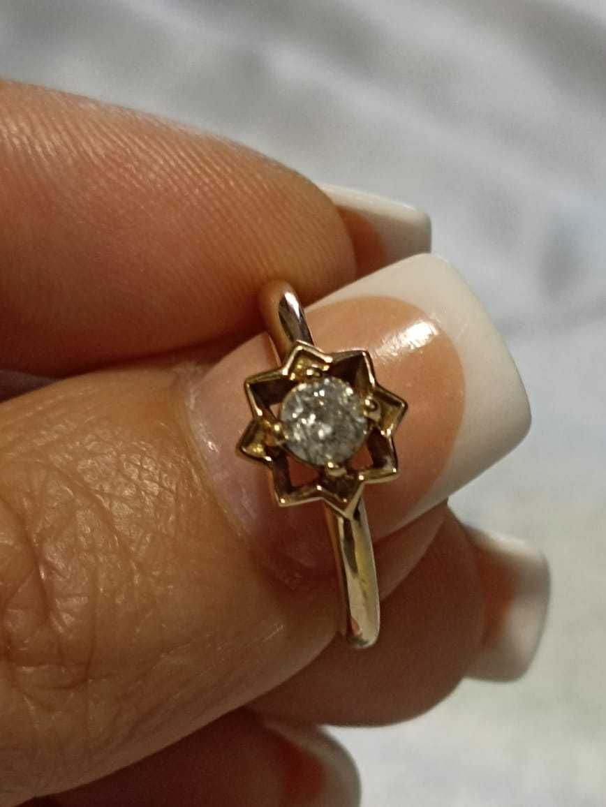 Кольцо с крупным бриллиантом 4,3 мм.