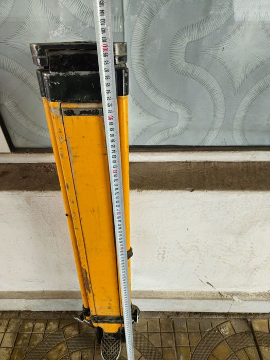 Тринога за нивелационен уред