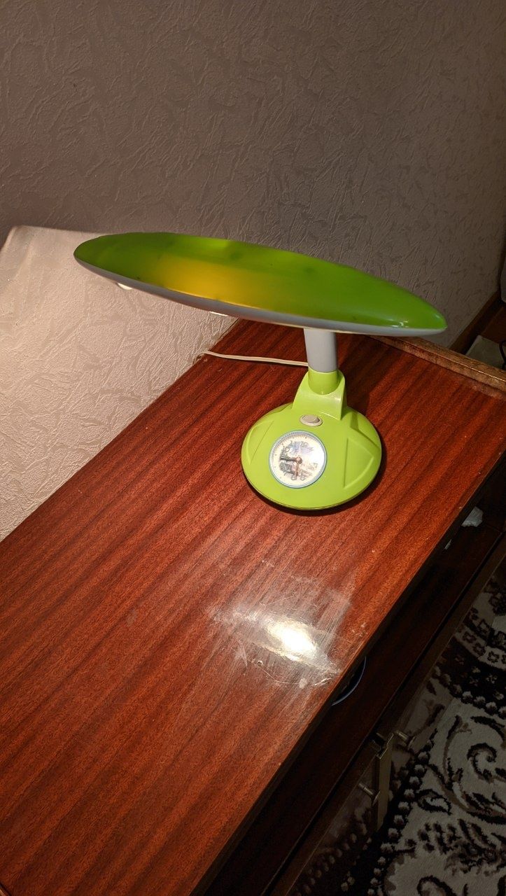 Лампа с часами для стола