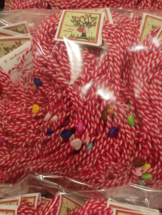 Евтини мартеници 20 стотинки за  10 броя в снопче.