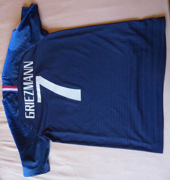 продавам тениска на anotine griezmann,размер м,номер 7