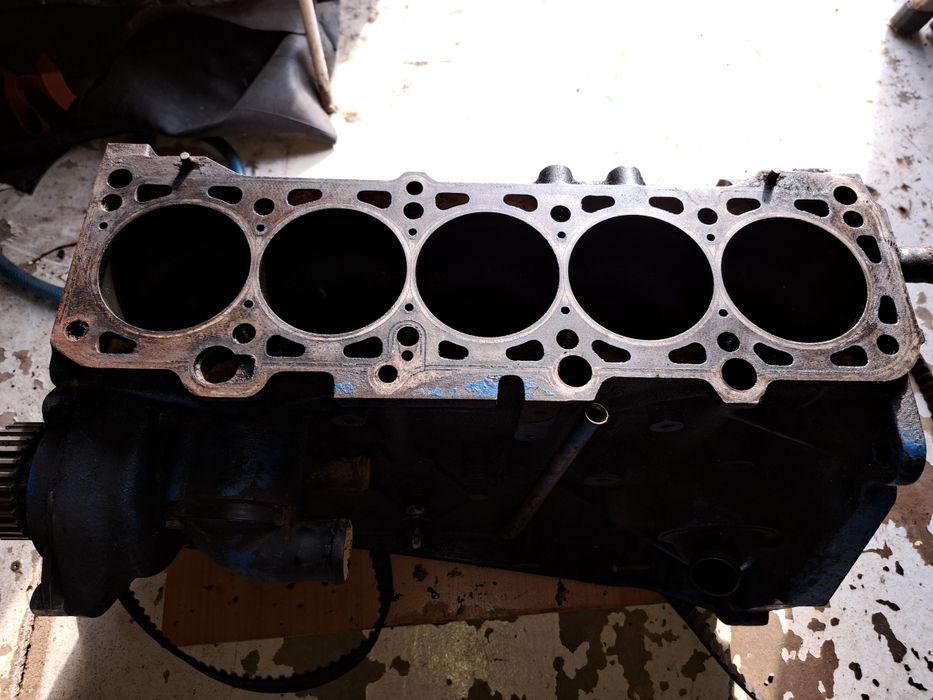 Блок двигателя 2.3 ауди