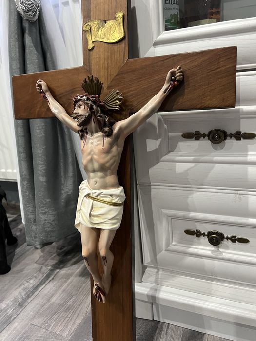 Голямо дървено разпятие