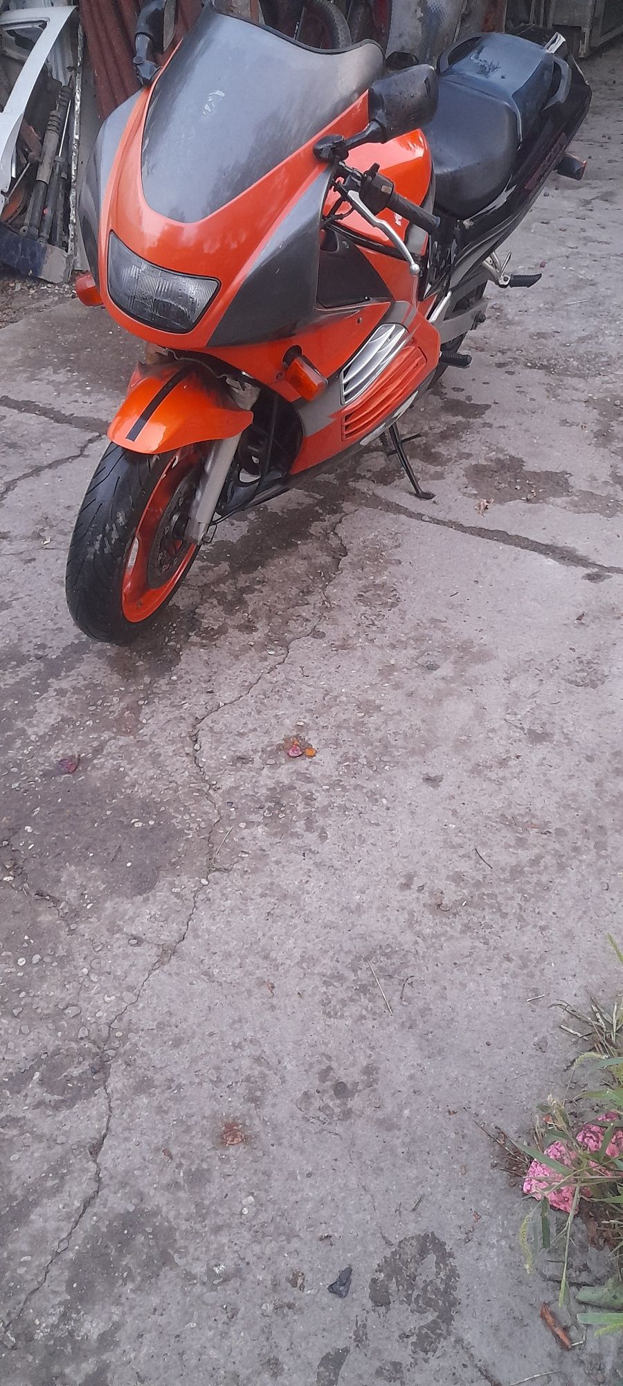Dezmembrez suzuki rf 400