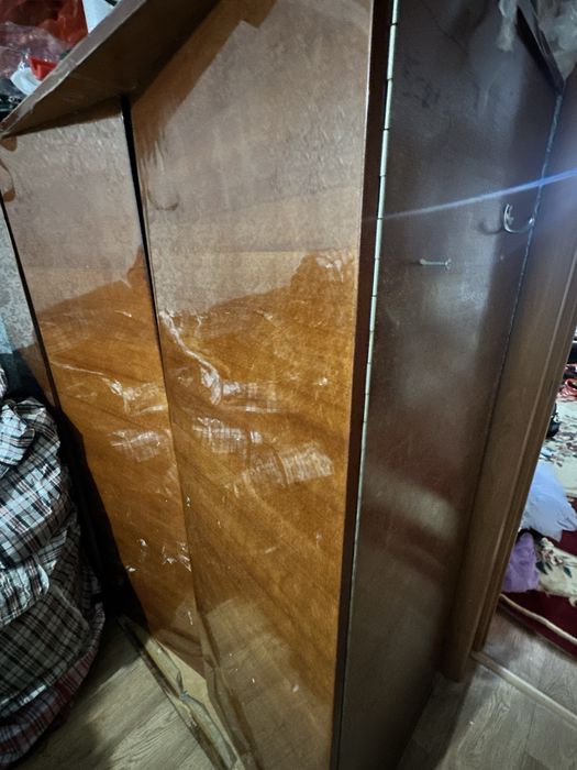 Шифоньер  отдам бесплатно