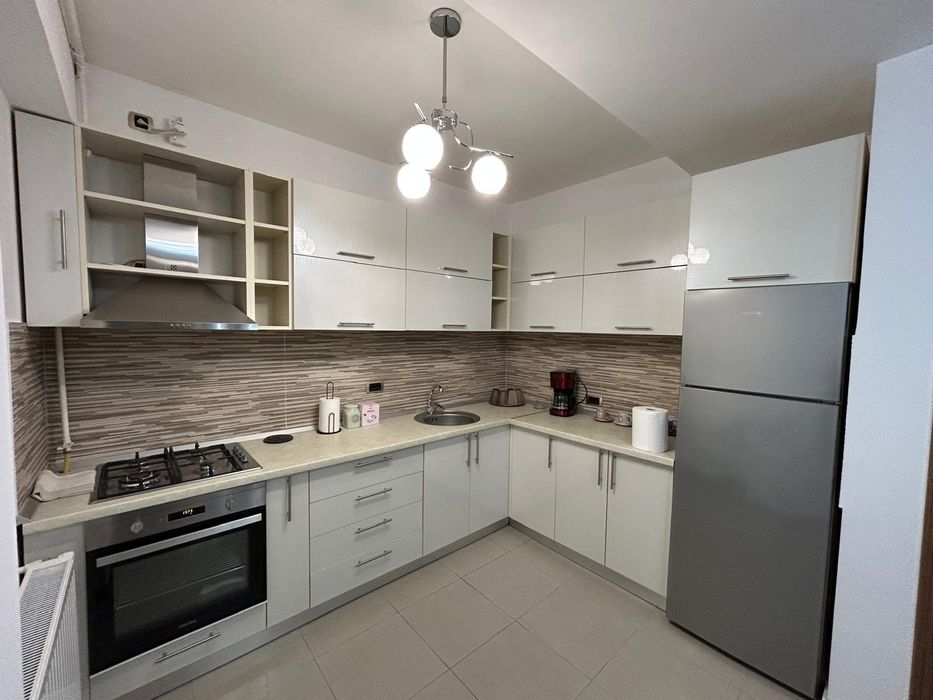 Inchiriere apartament 3 camere,zona Coresi