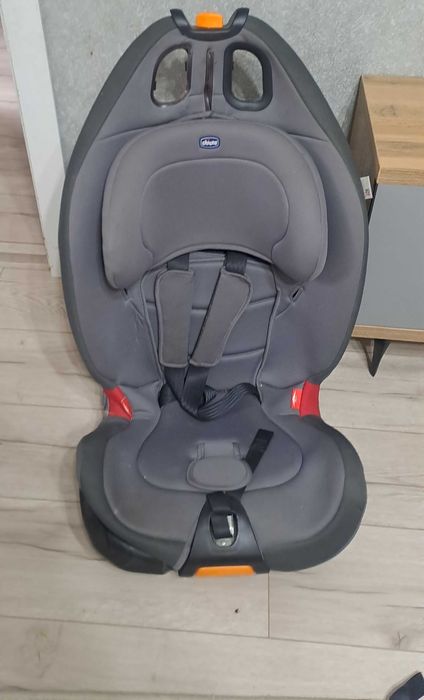 Продам кресло chicco