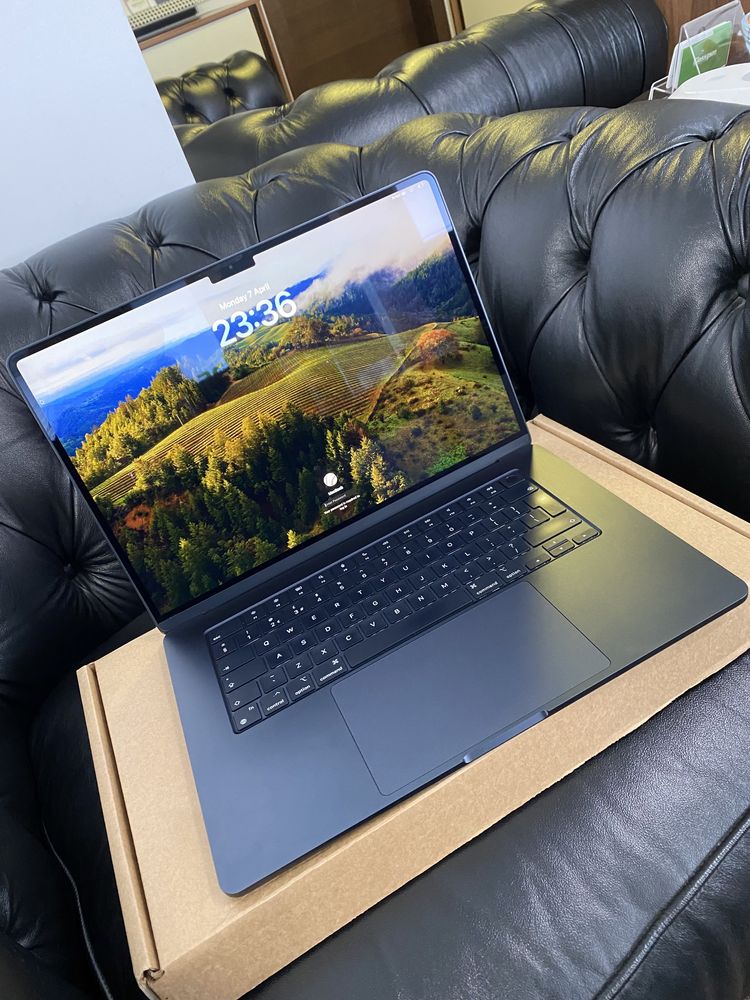 MacBook Air 15.3-inch / M2 / 8 Gb RAM / 512 gb / Space Black / Nou