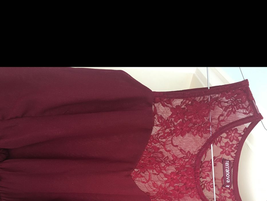 Юношеска рокля с дантелен гръб