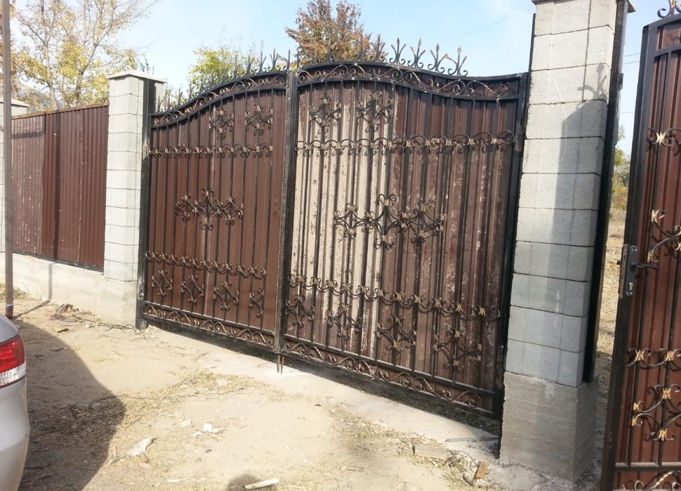 Ворота с калиткой в отличном состоянии