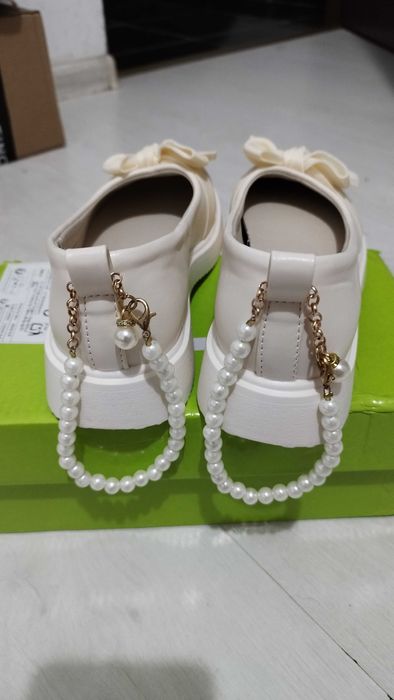 Pantofi albi pt fete