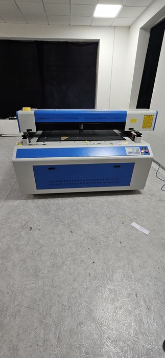 Lazer va Roverda usluga 

Alikabond
Akril
Orgsteklo
Fomeks
Pett
Abc va