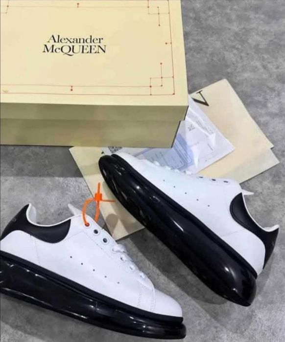 Нови обувки Alexander McQueen