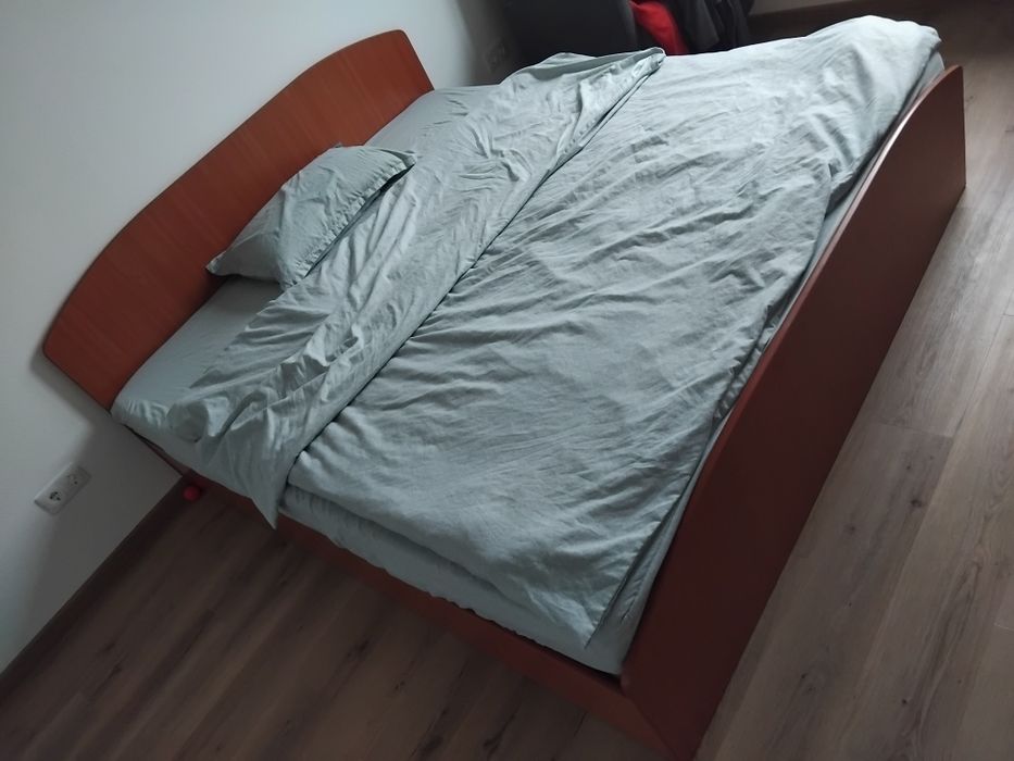 Vand pat cu somiere electrice