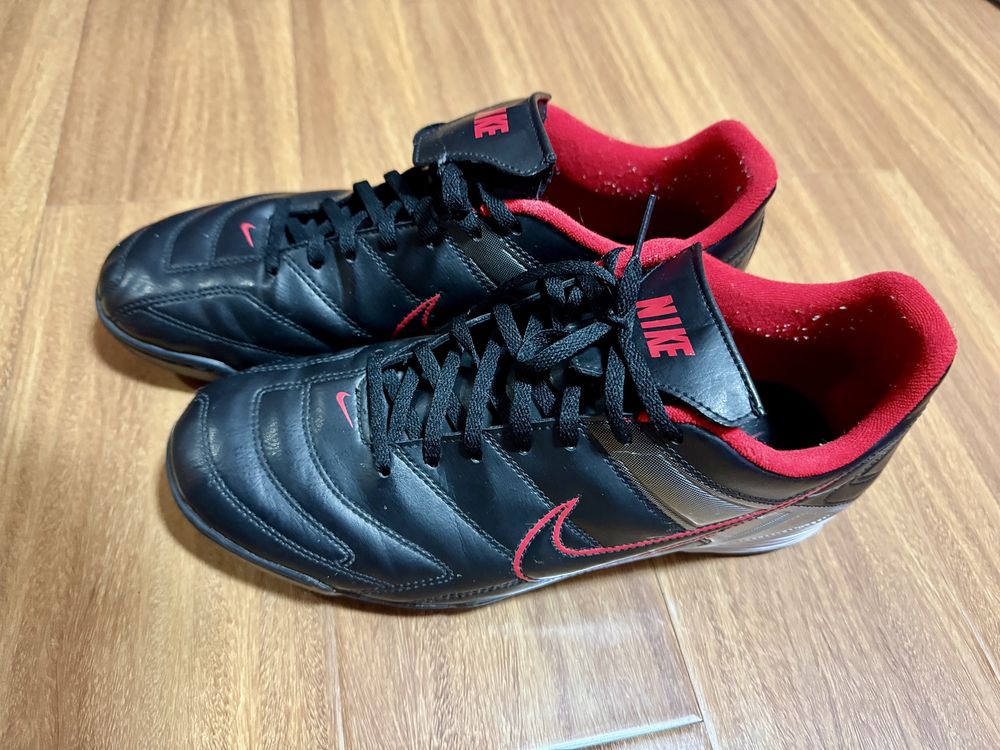 Pantofi sport NIKE fotbal. Marimea 44. Impecabili.