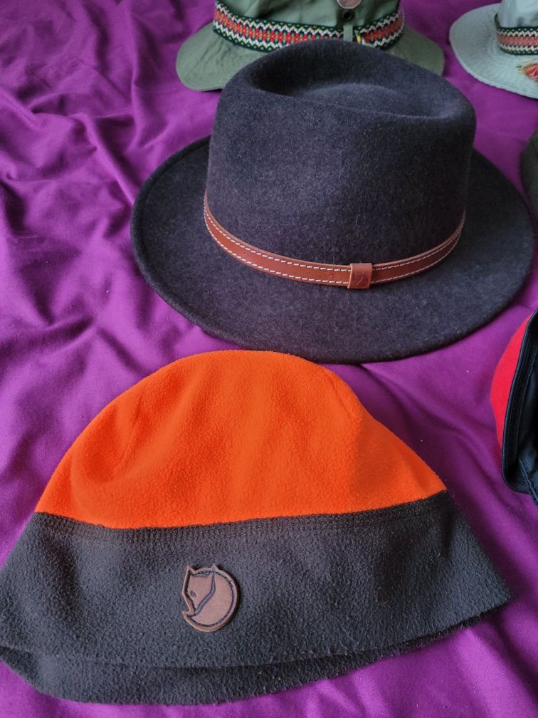 Colecție șepci,  pălării, căciuli Fjjall Raven