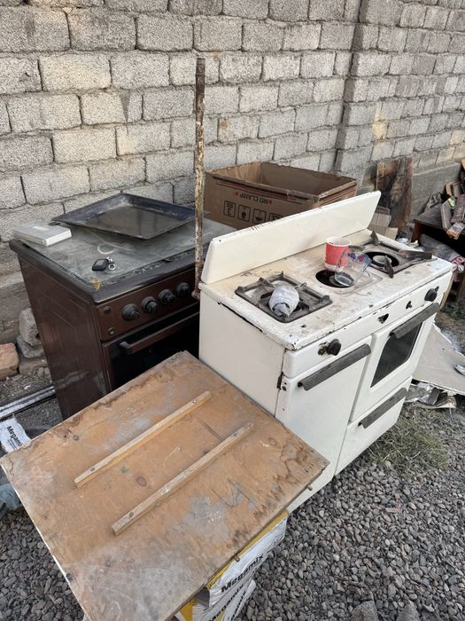 2 Газ плиты продаются Бу  срочно адресс янгибазар  отдам не дорого  зв