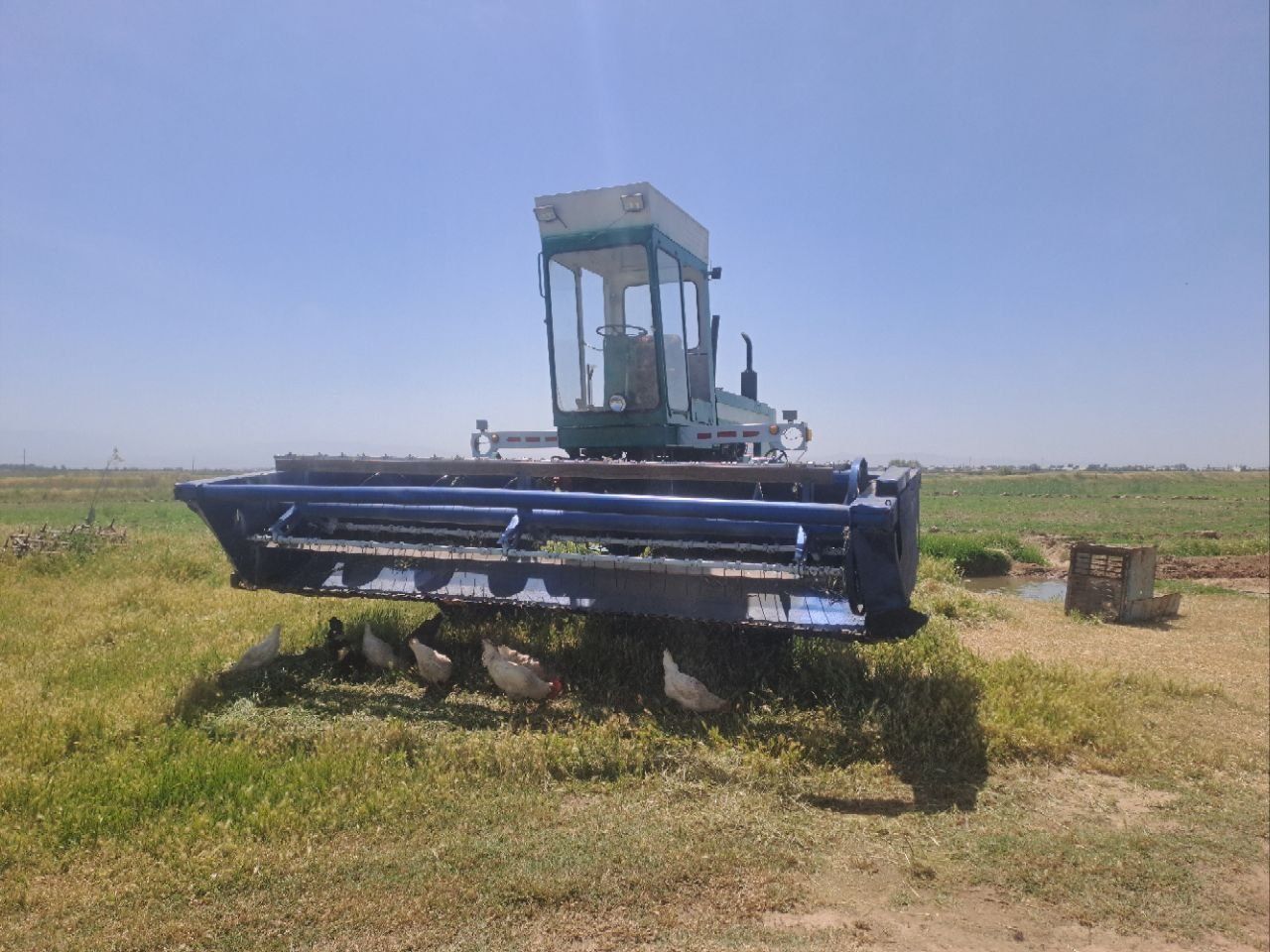 Traktor sotiladi
