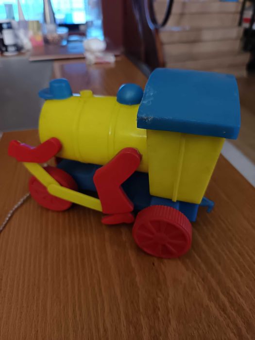 локомотив играчка