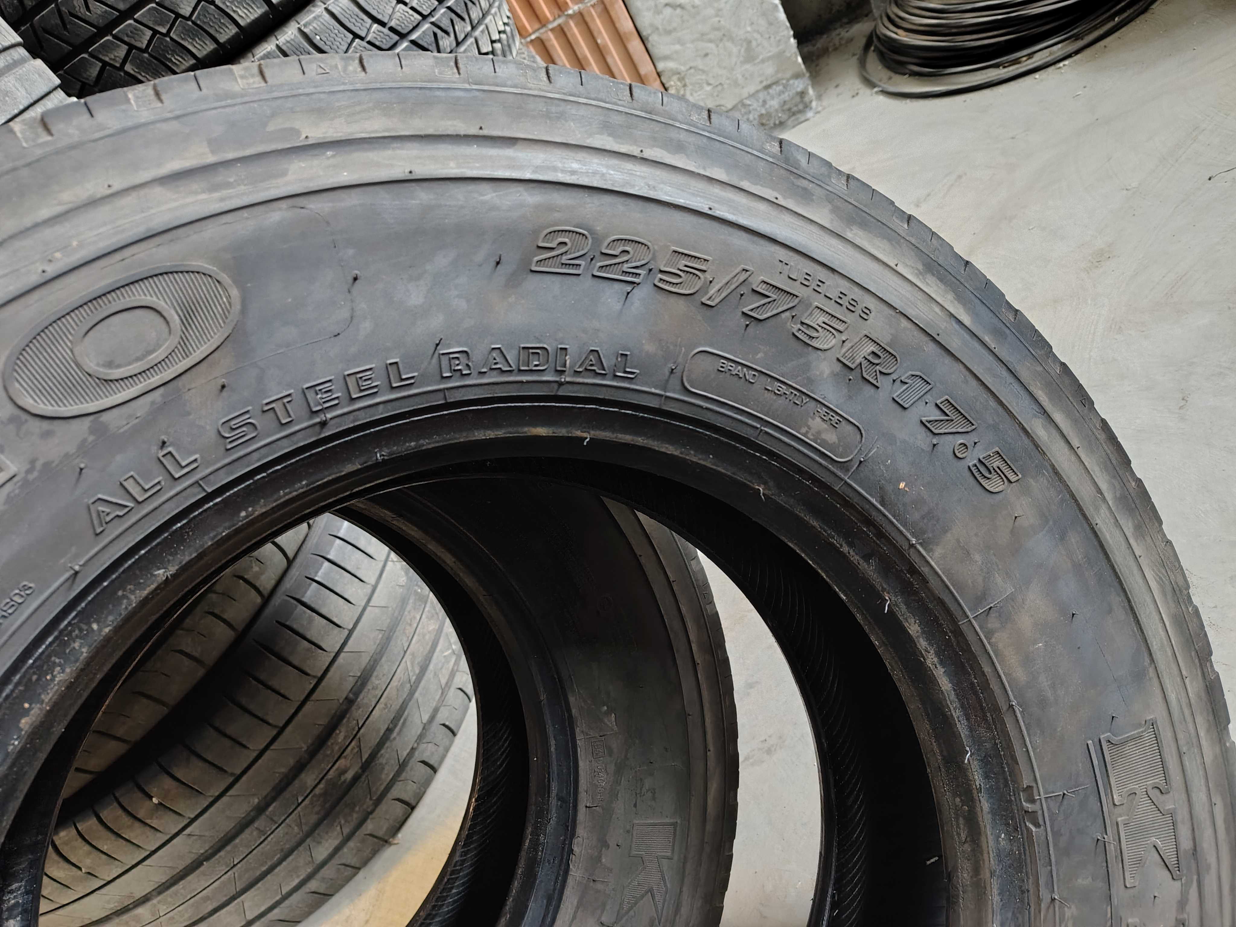 2бр.КАМИОНСКИ ГУМИ предни KUMHO 225 75 17.5 цена за брой