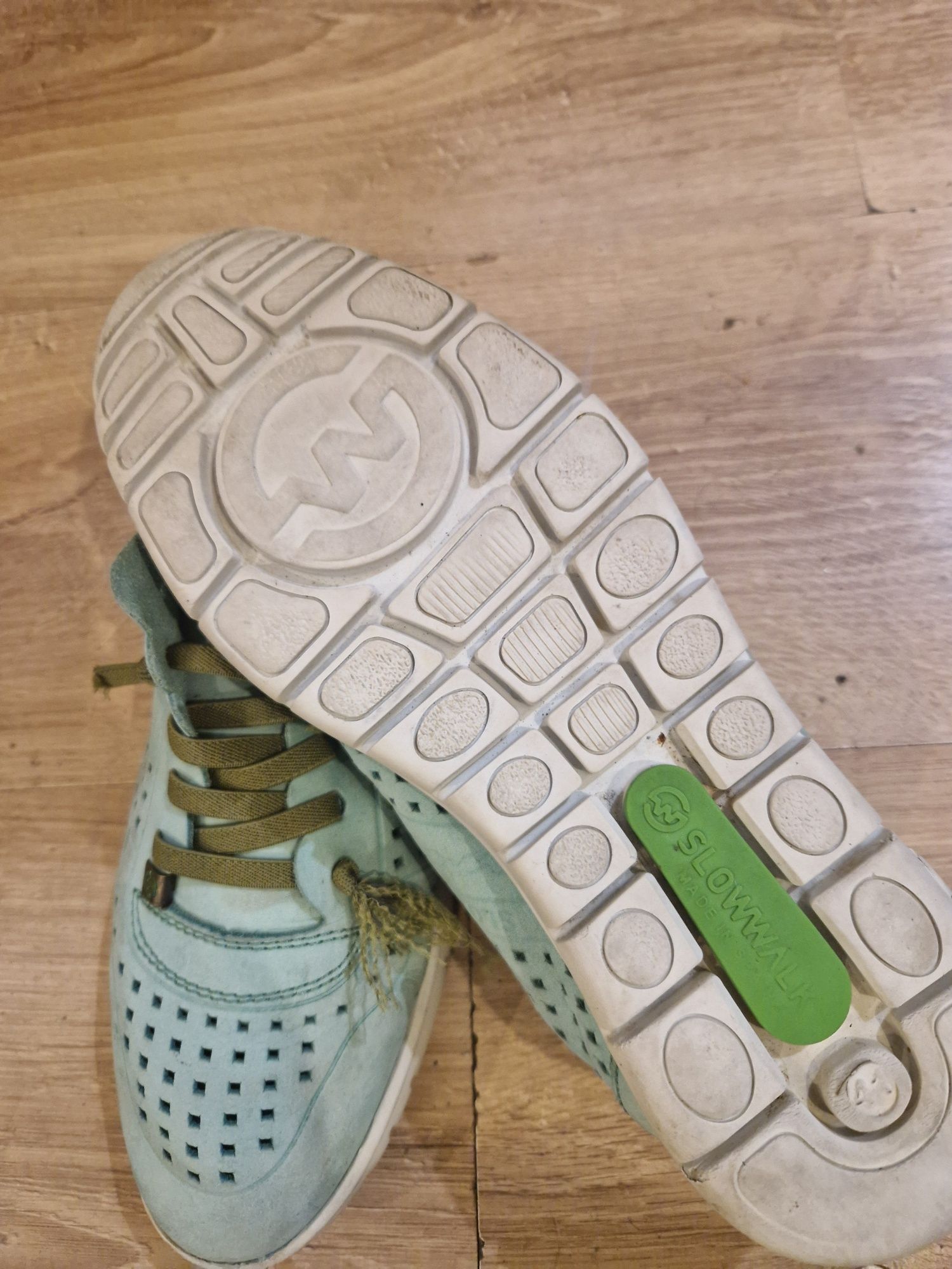 Adiasi tip pantofi din piele