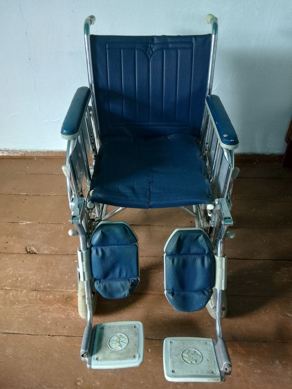 Продам инвалидную коляску