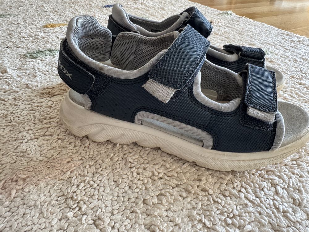 Сандали за момче geox и crocs
