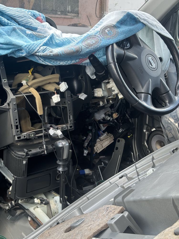 Nissan x trail на части.