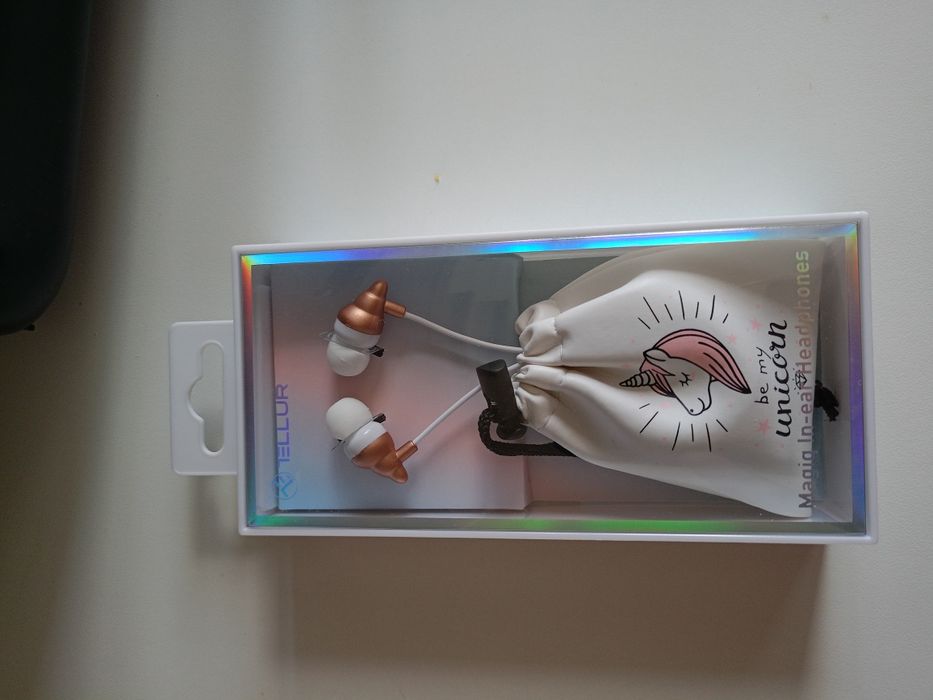 Vând căști/handsfree,cu săculeț de protecție,noi nouțe produs de calit