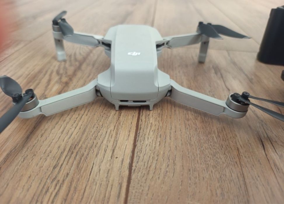 Drona Dji Mavic mini , aproape noua , 3 baterii