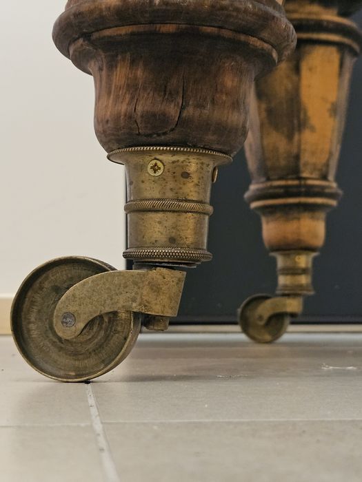 Vând masă rotundă lemn - picioare pian