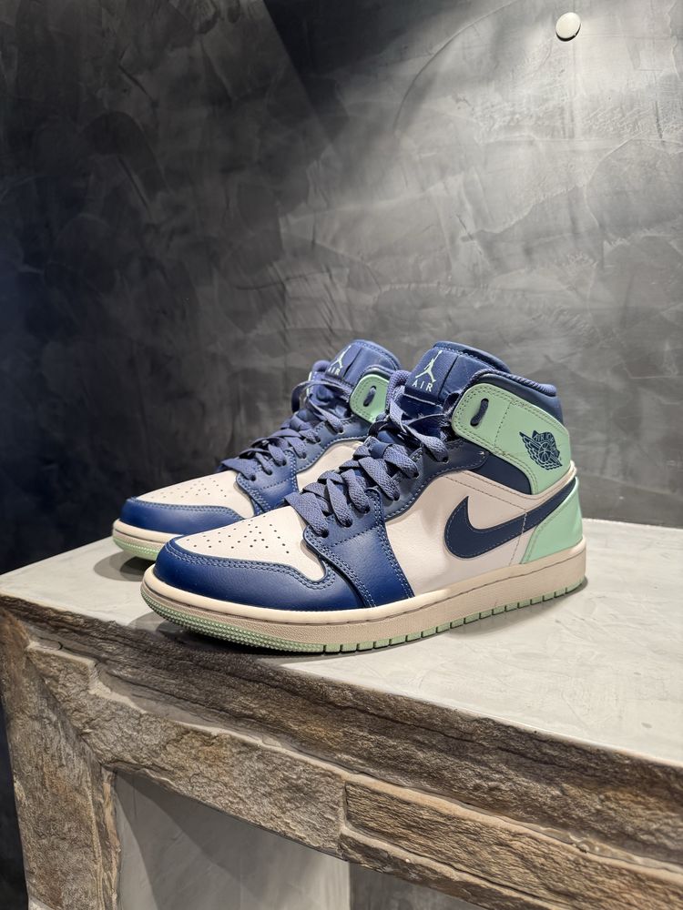 КАТО ЧИСТО НОВИ Jordan 1, 42 -  Blue Mint