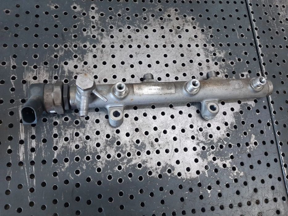 Rampa injectoare dreapta cu senzor audi a4 b8  a5 8t  a6 4f  q5 q7 2.7 tdi 3.0 tdi 059130090ah