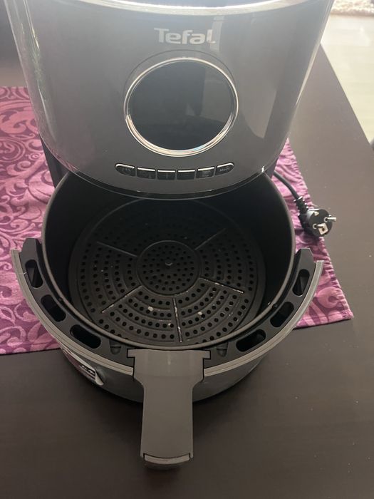 Tefal Airfryer 4.2l / 6 Person