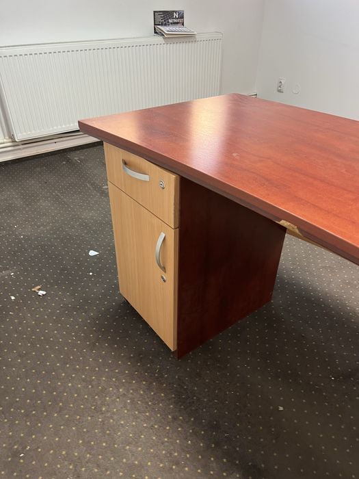 Birou si corp dulap + suspendate