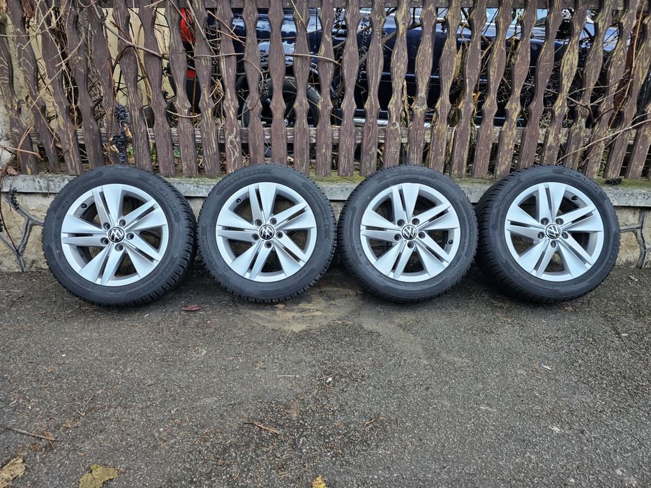 Vând 4 jante originale VW 5x112 pe 16 cu anvelope de iarnă 205 55 16 d
