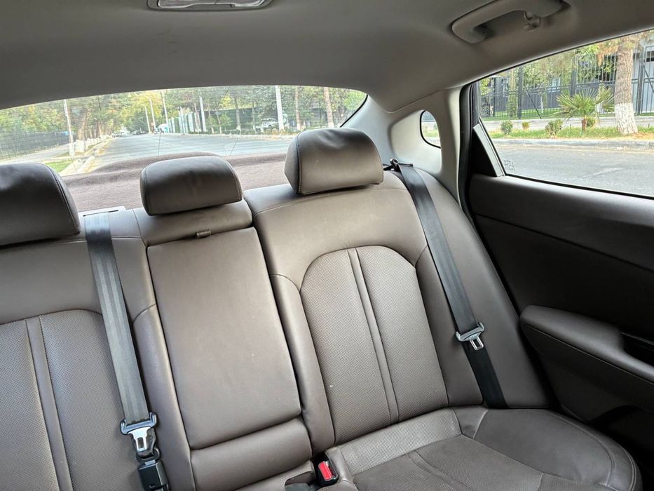 Kia optima srochna sotiladi