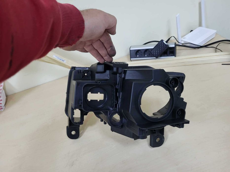 Десен корпус за фар фарове JEEP Cherokee Wk2 13-19