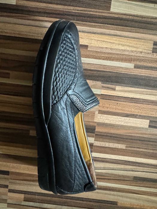 Дамски кожени анатомични обувки, подходящи за диабетици.