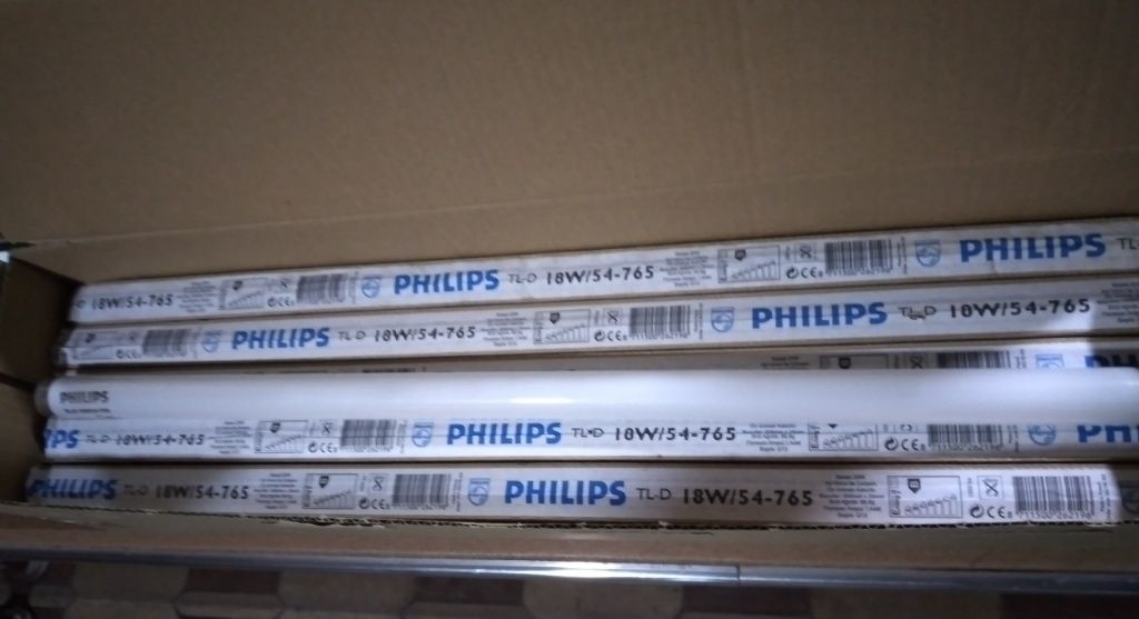 PHILIPS TL-D 18W/54-765 lampa