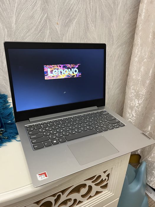 Ноутбук Lenovo в хорошем состояний